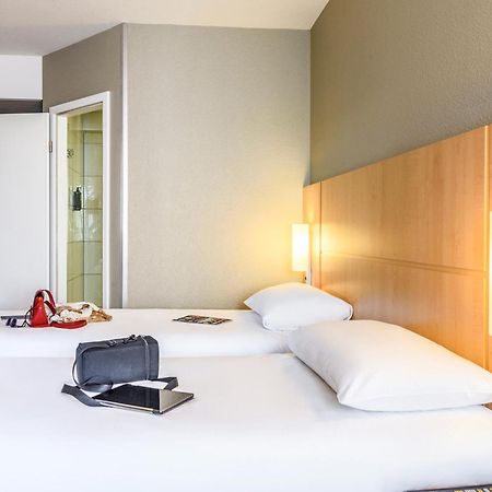 Ibis Lausanne Криссье Экстерьер фото