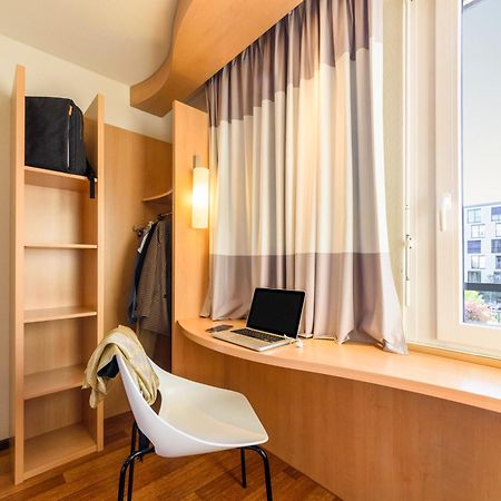 Ibis Lausanne Криссье Экстерьер фото