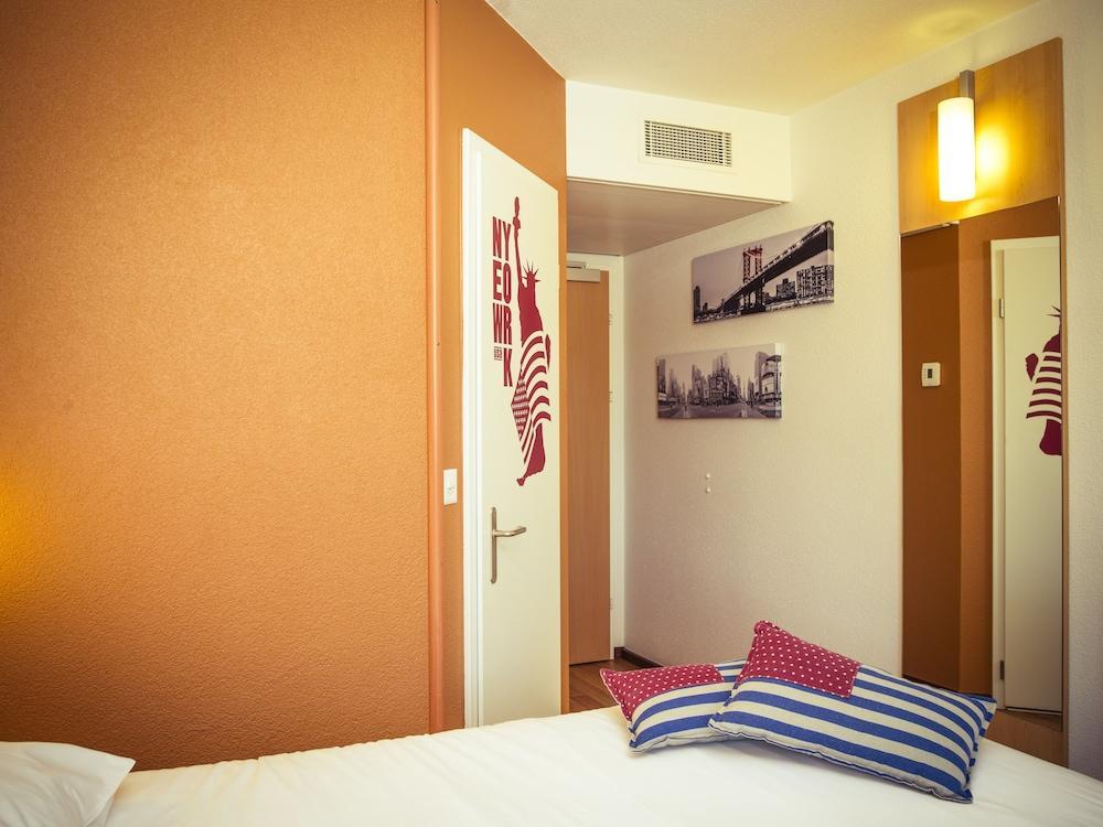 Ibis Lausanne Crissier Экстерьер фото