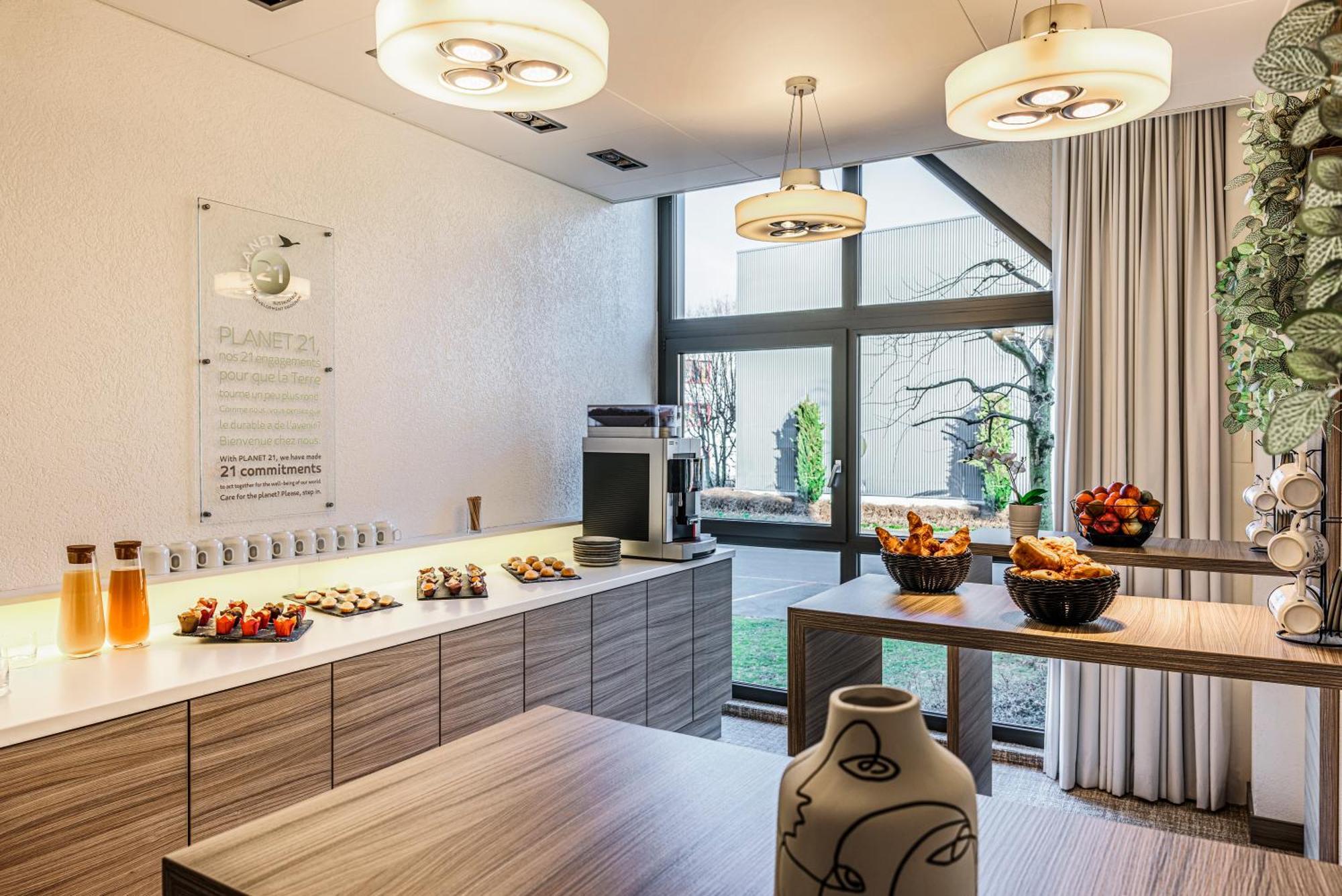 Ibis Lausanne Криссье Экстерьер фото