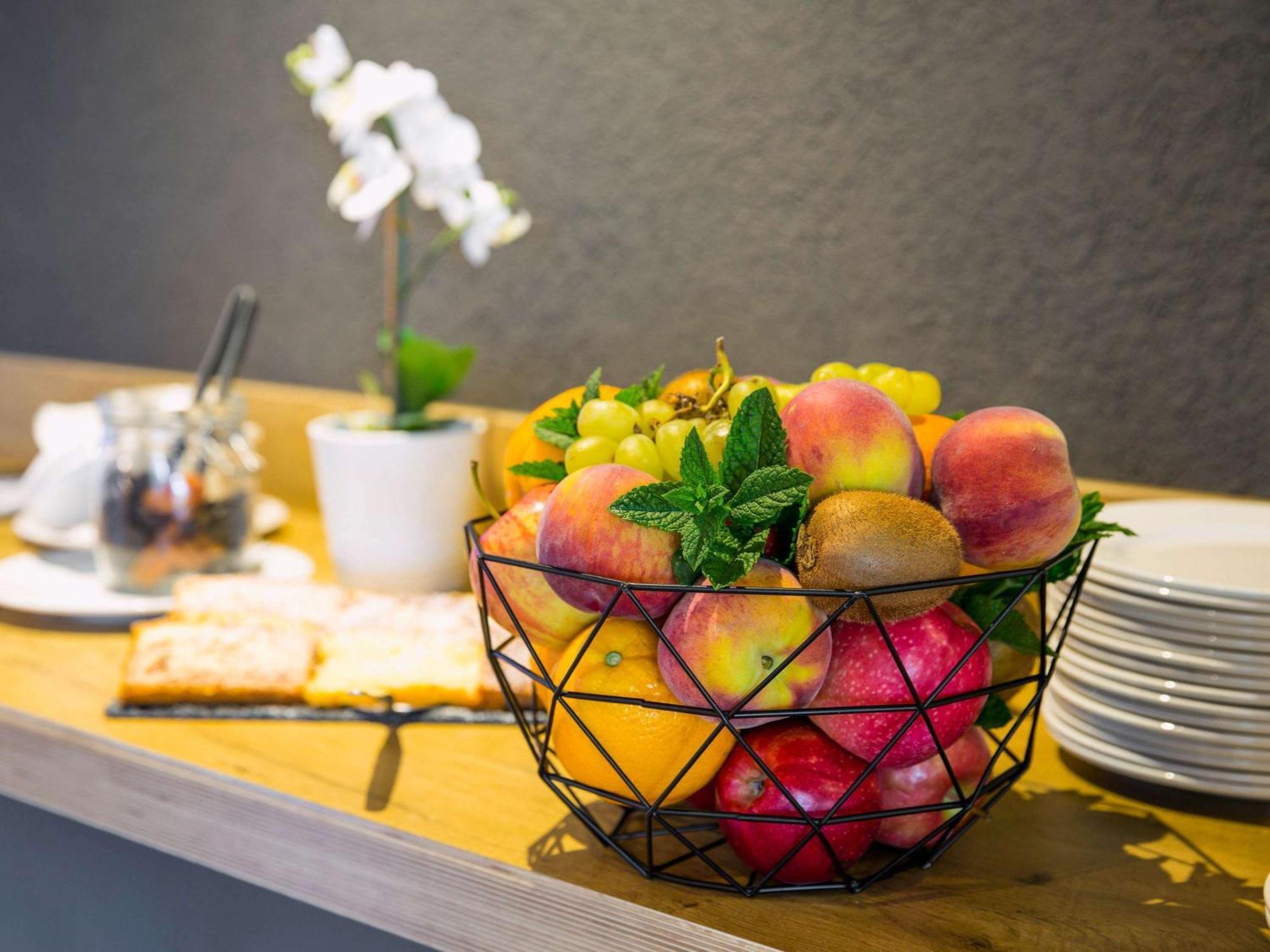 Ibis Lausanne Криссье Экстерьер фото