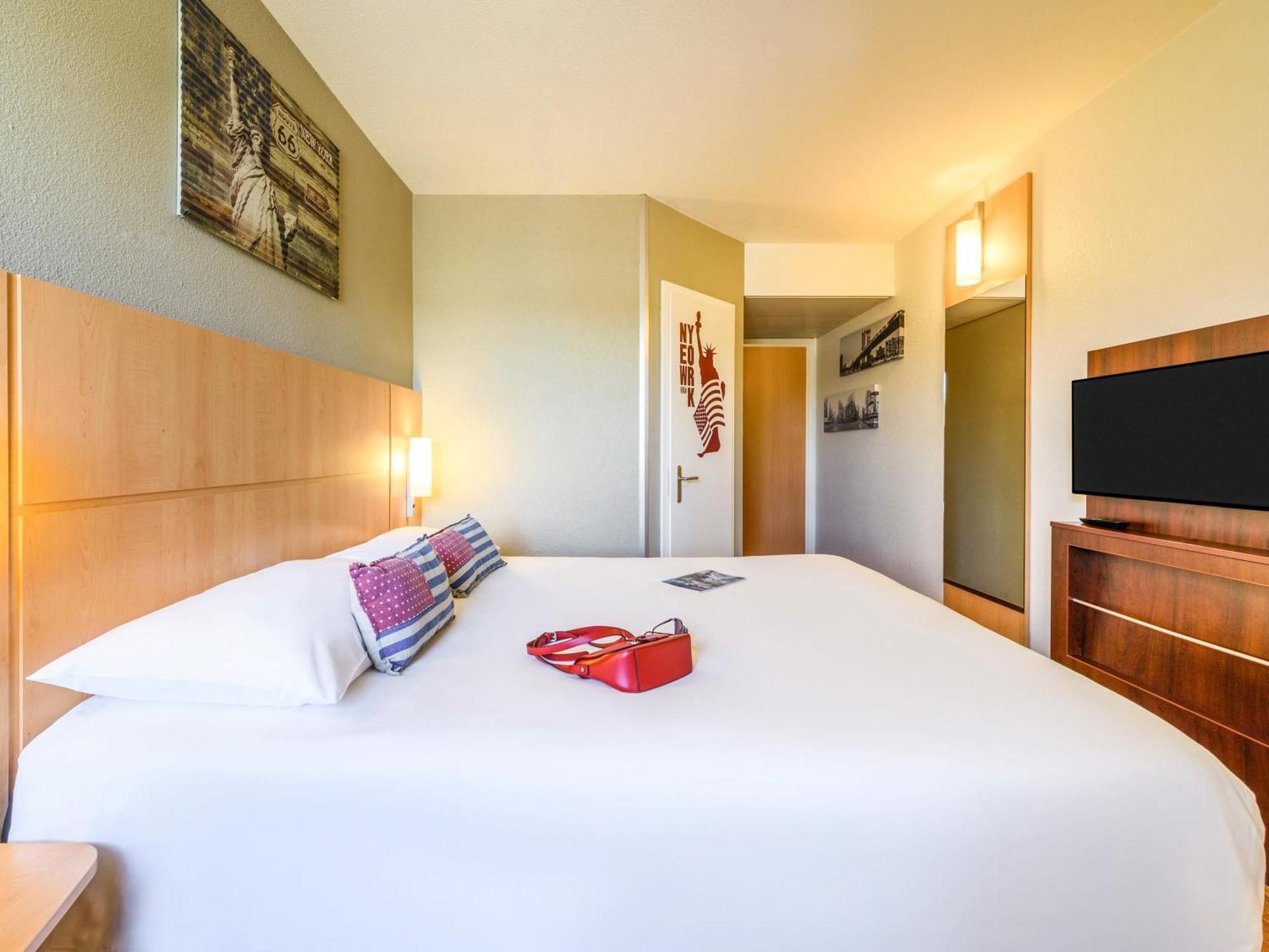 Ibis Lausanne Криссье Экстерьер фото