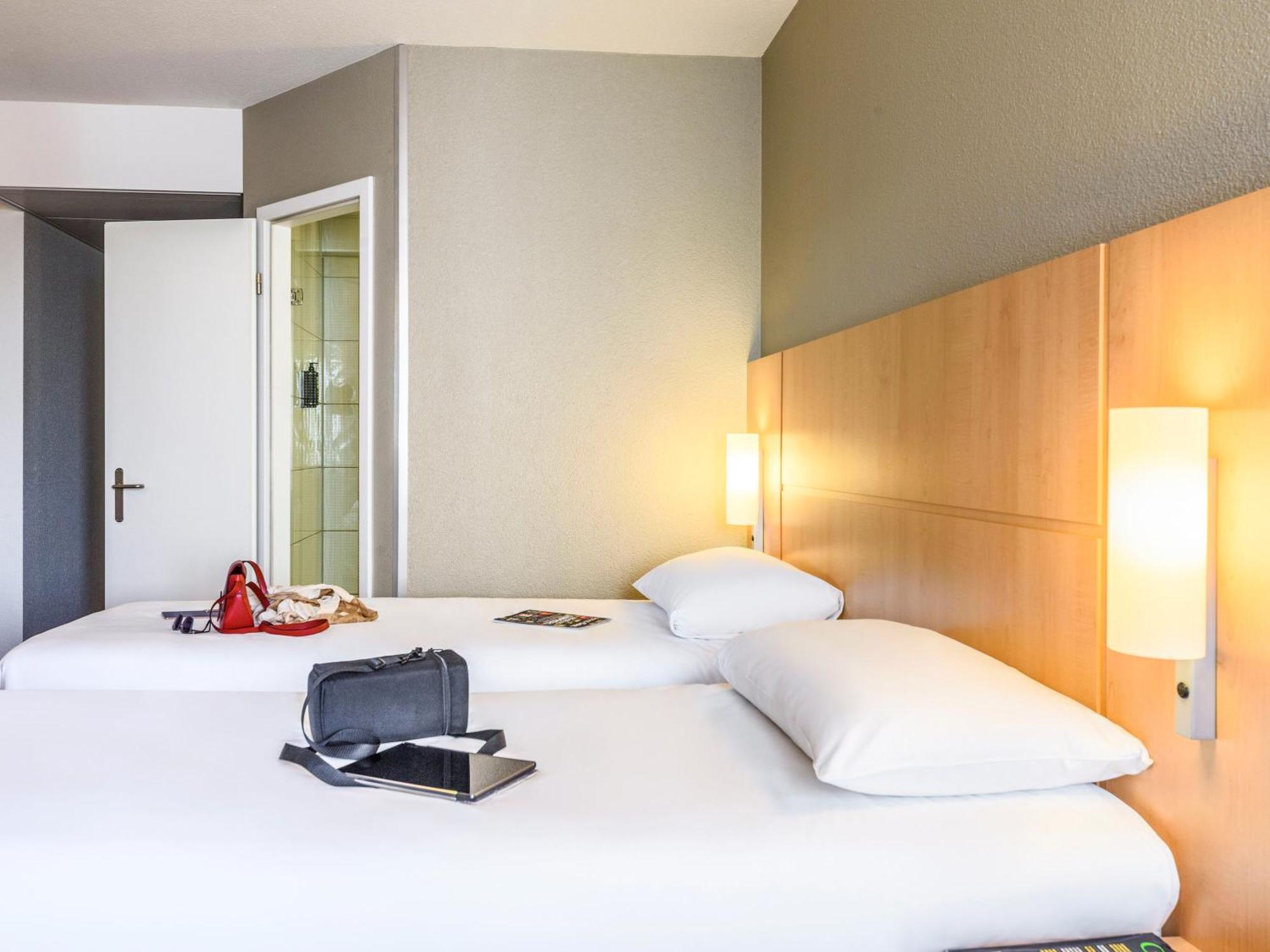 Ibis Lausanne Криссье Экстерьер фото