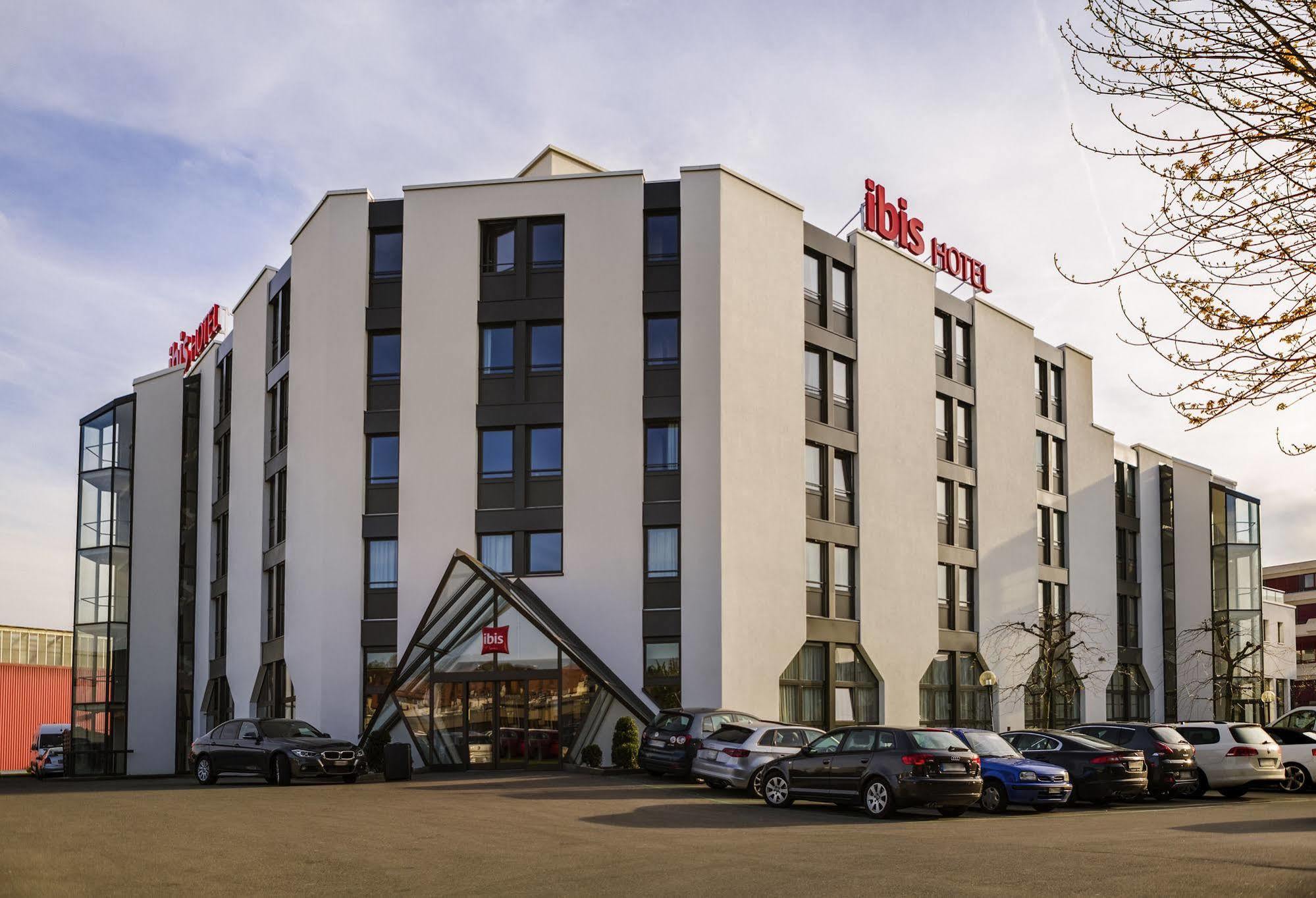 Ibis Lausanne Криссье Экстерьер фото