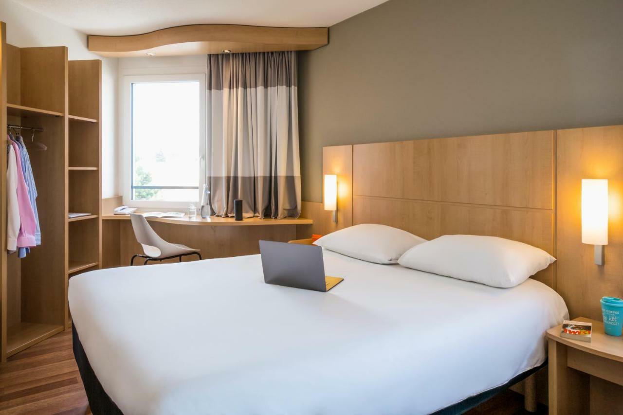 Ibis Lausanne Криссье Экстерьер фото